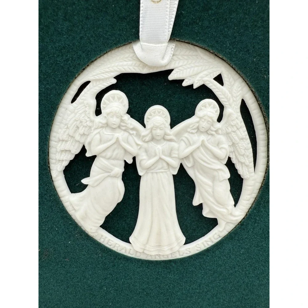 Rare Wedgwood Ivory Ornament 